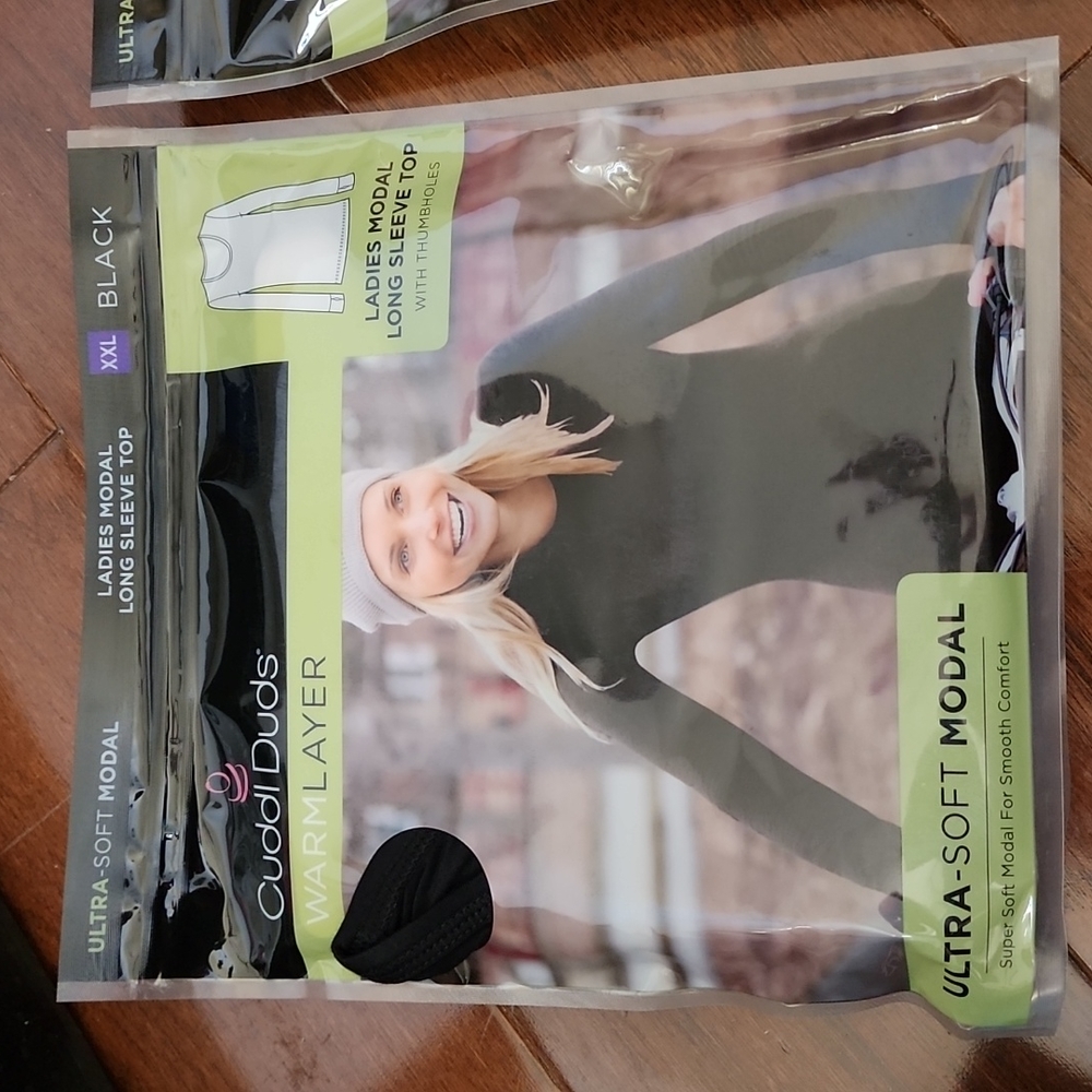 Cuddle Duds ladies modal long sleeve top, with thumb holes. Brand new with tags. - Picture 3 of 6